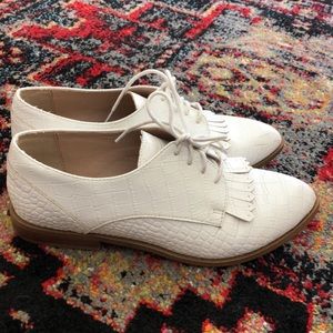 White snake skin shoes